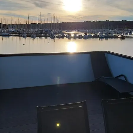 Floating House - Luxury Floating Sea Oasis * Pula