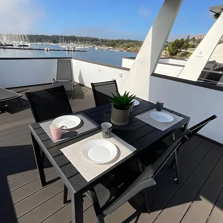 Floating House - Luxury Floating Sea Oasis Pula