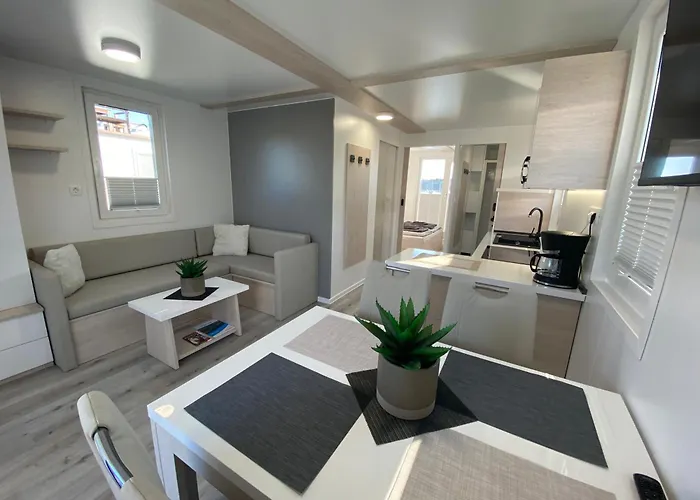 Floating House - Luxury Floating Sea Oasis 아파트