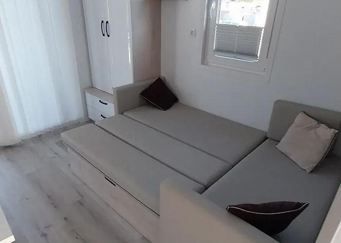 아파트 Floating House - Luxury Floating Sea Oasis 풀라