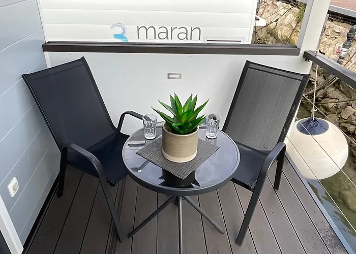 Floating House - Luxury Floating Sea Oasis 풀라