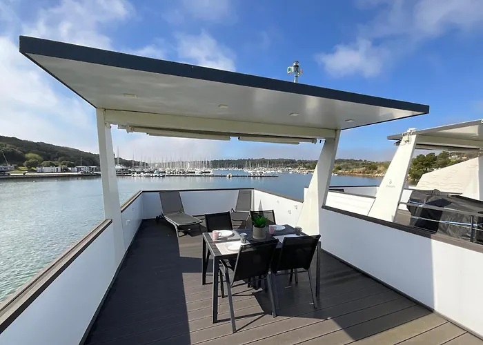 아파트 Floating House - Luxury Floating Sea Oasis *