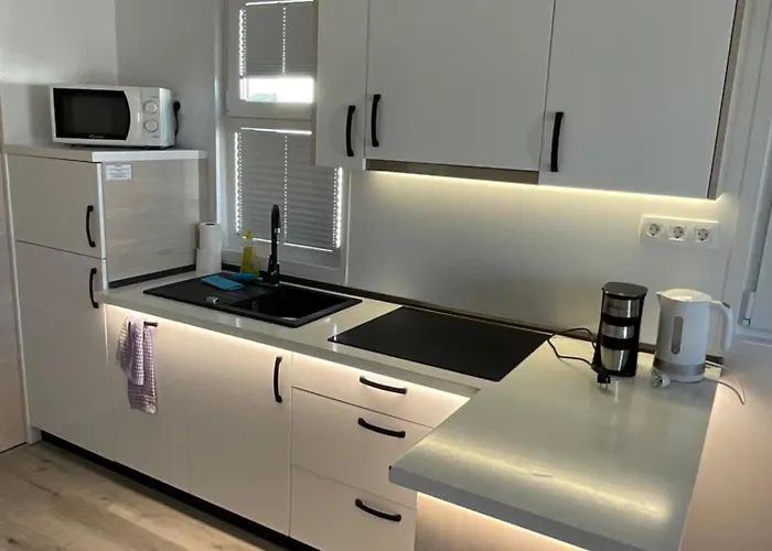 아파트 Floating House - Luxury Floating Sea Oasis 풀라