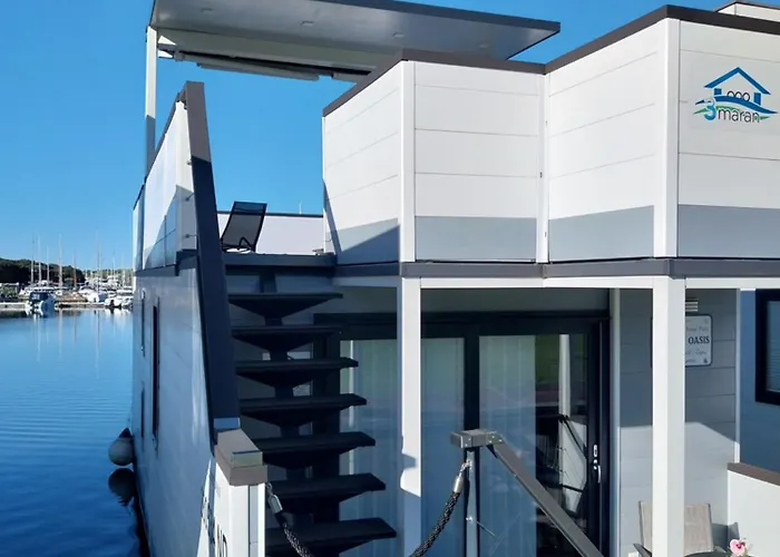 Floating House - Luxury Floating Sea Oasis * 풀라