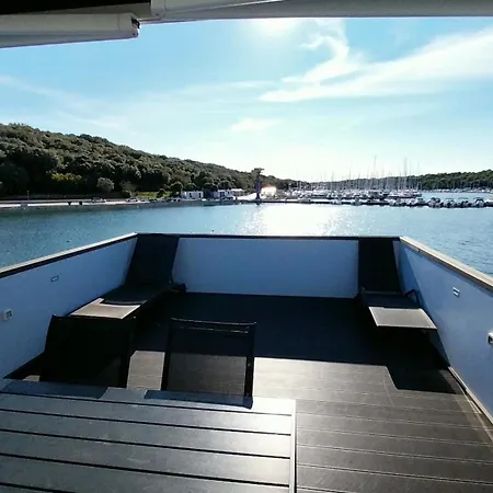 Floating House - Luxury Floating Sea Oasis *