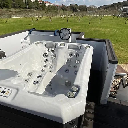 Floating House - Luxury Floating Sea Oasis Apartment