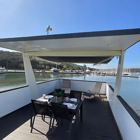 Apartment Floating House - Luxury Floating Sea Oasis *