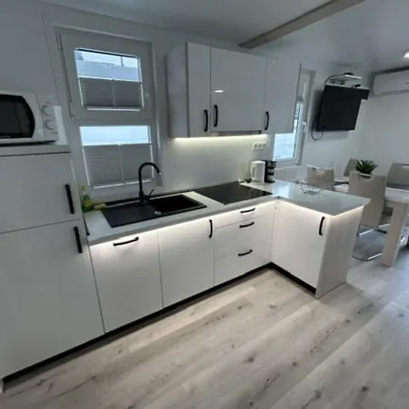 Floating House - Luxury Floating Sea Oasis Apartment