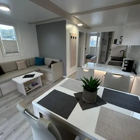 Floating House - Luxury Floating Sea Oasis Pola