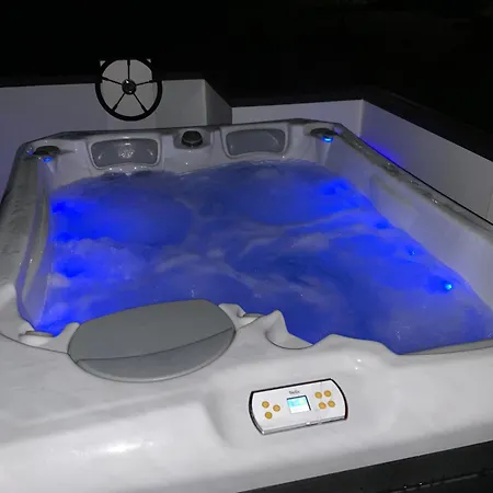 Apartman Floating House - Luxury Floating Sea Oasis *