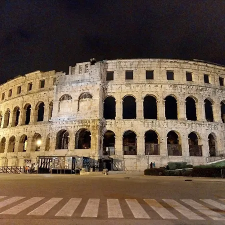 Floating House - Luxury Floating Sea Oasis *
