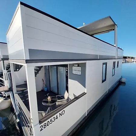 Floating House - Luxury Floating Sea Oasis *