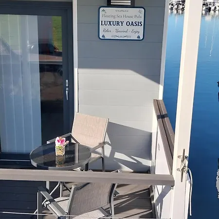 Apartament Floating House - Luxury Floating Sea Oasis Pula