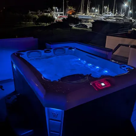 아파트 Floating House - Luxury Floating Sea Oasis *