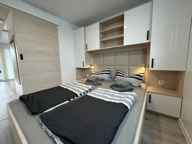 Apartman Floating House - Luxury Floating Sea Oasis