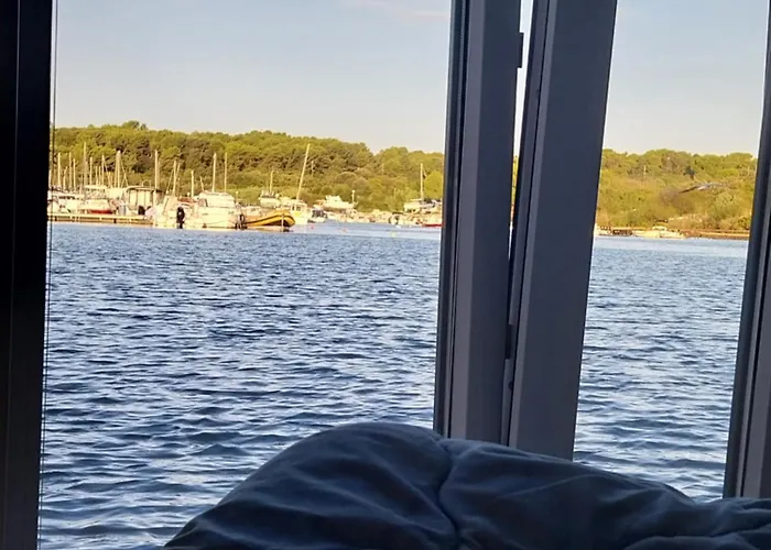 Floating House - Luxury Floating Sea Oasis Apartmán Pula