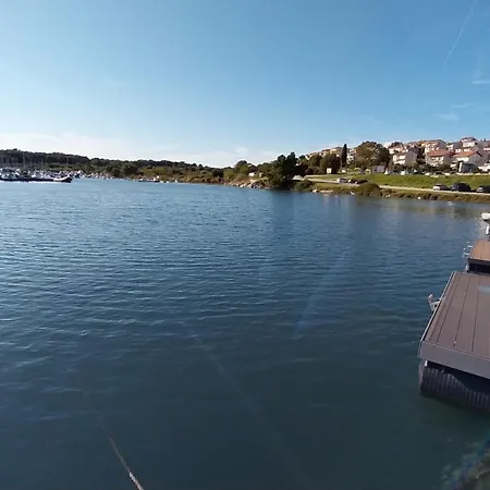 Floating House - Luxury Floating Sea Oasis Póla