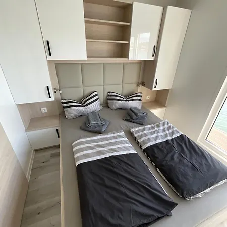 Apartman Floating House - Luxury Floating Sea Oasis *