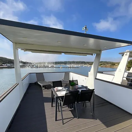 Apartman Floating House - Luxury Floating Sea Oasis *