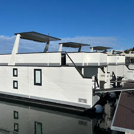 Floating House - Luxury Floating Sea Oasis Apartman
