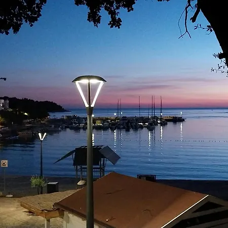 Floating House - Luxury Floating Sea Oasis Póla