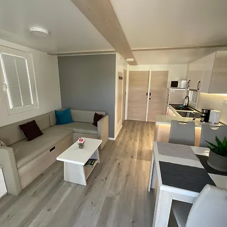 Apartman Floating House - Luxury Floating Sea Oasis *